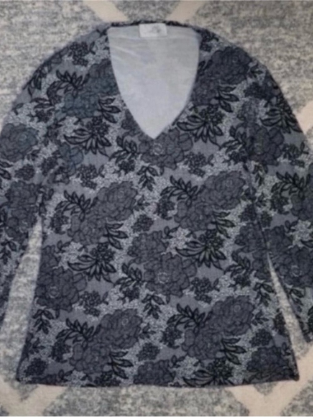 Jon Den Black and White Floral V-Neck Blouse
